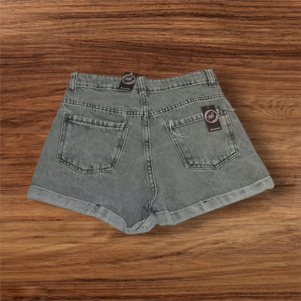 Short Jeans Gris con Roturas - Imagen 3
