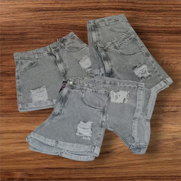 Short Jeans Gris con Roturas - Imagen 4